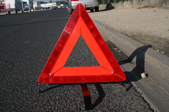 procedure for placing road safety triangle